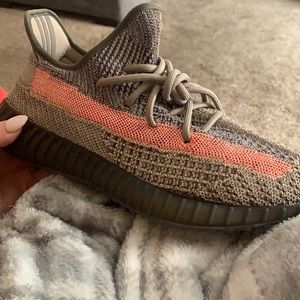 Yeezy 350 v2. Men’s 7.5/women’s 9.5. UK 7